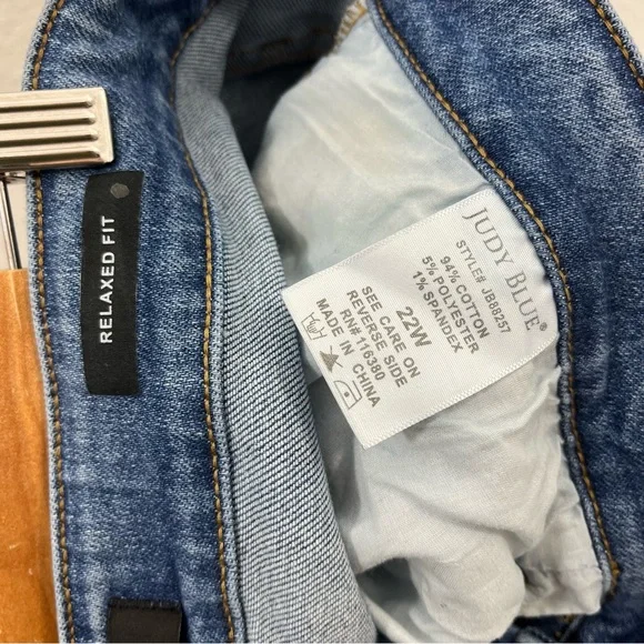 Judy Blue High Rise Relaxed Fit Sunflower Embroidered‎ size 22W - Picture 7 of 10